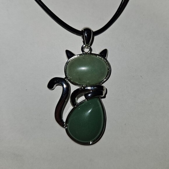 Copy - Green aventurine gemstone cat pendant, NWOT, silver plate, artisan unisex - Picture 4 of 5